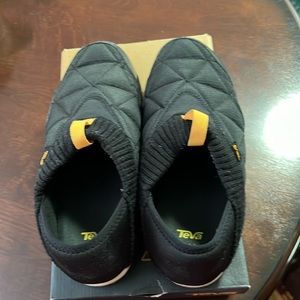 Super comfy slip on casual shoes. Gently used and comes in original box